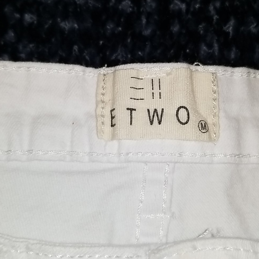Cutoff Denim Shorts with Roses Embroidered - Picture 4 of 4